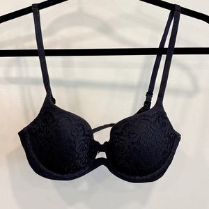 💥3/$15💥 Victoria’s Secret Body by Victoria Lined Demi Bra black lacy overlay 32D